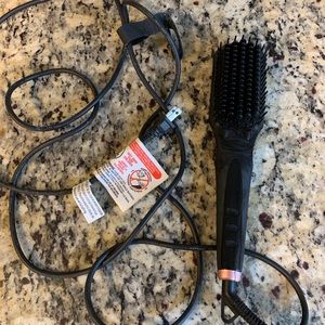 Amika polished perfection straightening brush